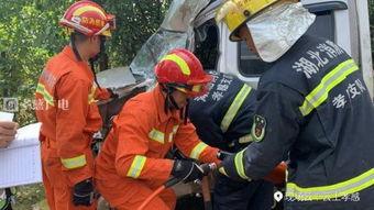 车祸脱险视频搞笑,幸存者的“逆袭”瞬间